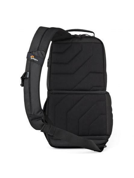 Plecak Slingshot Edge 250 AW Black Lowepro - 
Kompaktowa lustrzanka cyfrowa z dołączonym obiektywem (np. 18-200 mm) plus dodatko