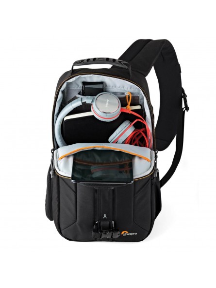 Plecak Slingshot Edge 250 AW Black Lowepro - 
Kompaktowa lustrzanka cyfrowa z dołączonym obiektywem (np. 18-200 mm) plus dodatko