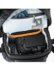 Lowepro Torba Nova 140 AW II Black Lowepro - Pasuje do aparatu bezlusterkowego lub kompaktowej lustrzanki cyfrowej z dołączonym 