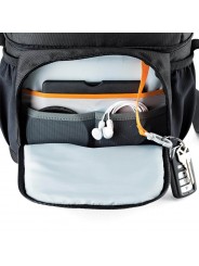 Torba Nova 170 AW II Black Lowepro - Pasuje do lustrzanek cyfrowych z dołączonym obiektywem 24-105mm, 1-2 dodatkowymi obiektywam