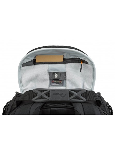 Lowepro Plecak ProTactic BP 350 AW II Black Lowepro - System rozdzielaczy QuickShelf™ otwiera się na 3-poziomową półkę lub skład