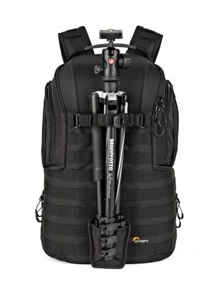 Lowepro Plecak ProTactic BP 350 AW II Black Lowepro - System rozdzielaczy QuickShelf™ otwiera się na 3-poziomową półkę lub skład