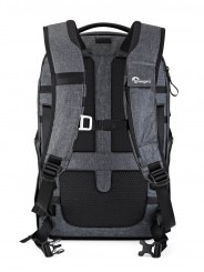 Plecak FreeLine BP 350 AW Grey Lowepro - System rozdzielaczy QuickShelf™ otwiera się na 3-poziomową półkę lub składa się na płas