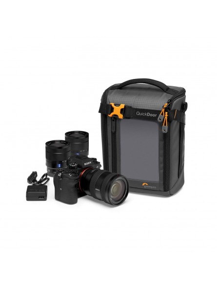 Lowepro GearUp Creator Box L II Lowepro - Przegrody wewnętrzne dostosowują się, aby zabezpieczyć aparat bezlusterkowy i dodatkow