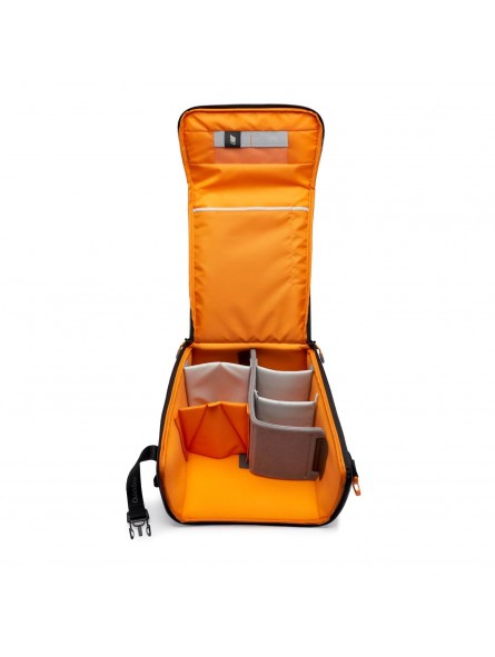 Lowepro GearUp Creator Box XL II Lowepro - Przegrody wewnętrzne dostosowują się, aby zabezpieczyć aparat bezlusterkowy i obiekty