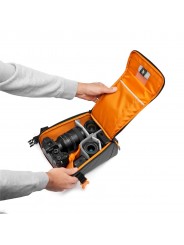 Lowepro GearUp Creator Box L II Lowepro - Przegrody wewnętrzne dostosowują się, aby zabezpieczyć aparat bezlusterkowy i dodatkow