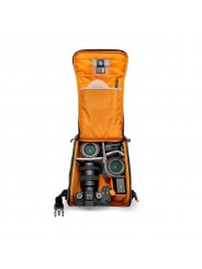 Lowepro GearUp Creator Box L II Lowepro - Przegrody wewnętrzne dostosowują się, aby zabezpieczyć aparat bezlusterkowy i dodatkow