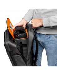 Lowepro GearUp Creator Box XL II Lowepro - Przegrody wewnętrzne dostosowują się, aby zabezpieczyć aparat bezlusterkowy i obiekty