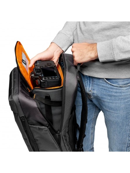 Lowepro GearUp Creator Box XL II Lowepro - Przegrody wewnętrzne dostosowują się, aby zabezpieczyć aparat bezlusterkowy i obiekty